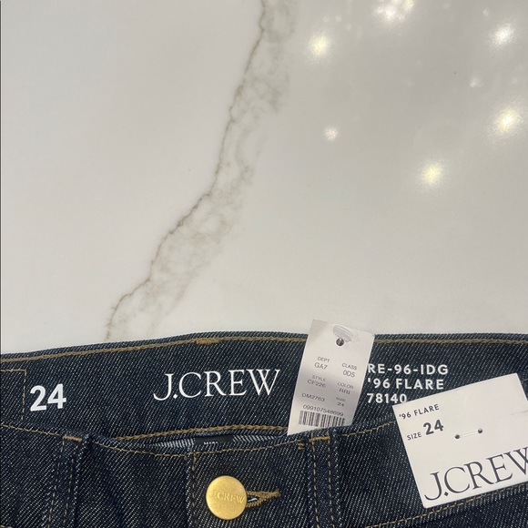 High-Waisted Dark Wash Wide-Leg Jeans - Picture 4 of 9